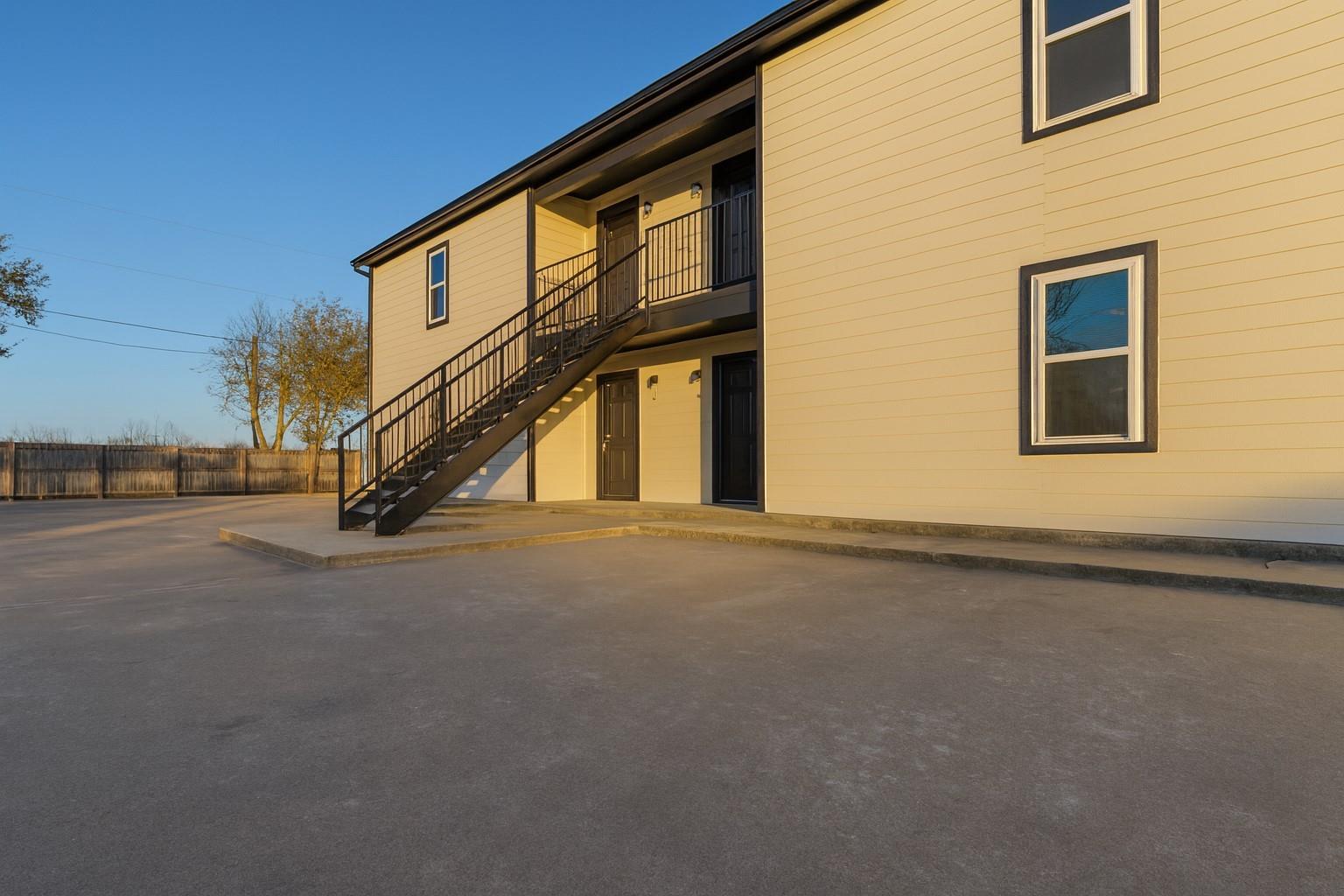 Lakeside Point 2-bedroom apartment 01
